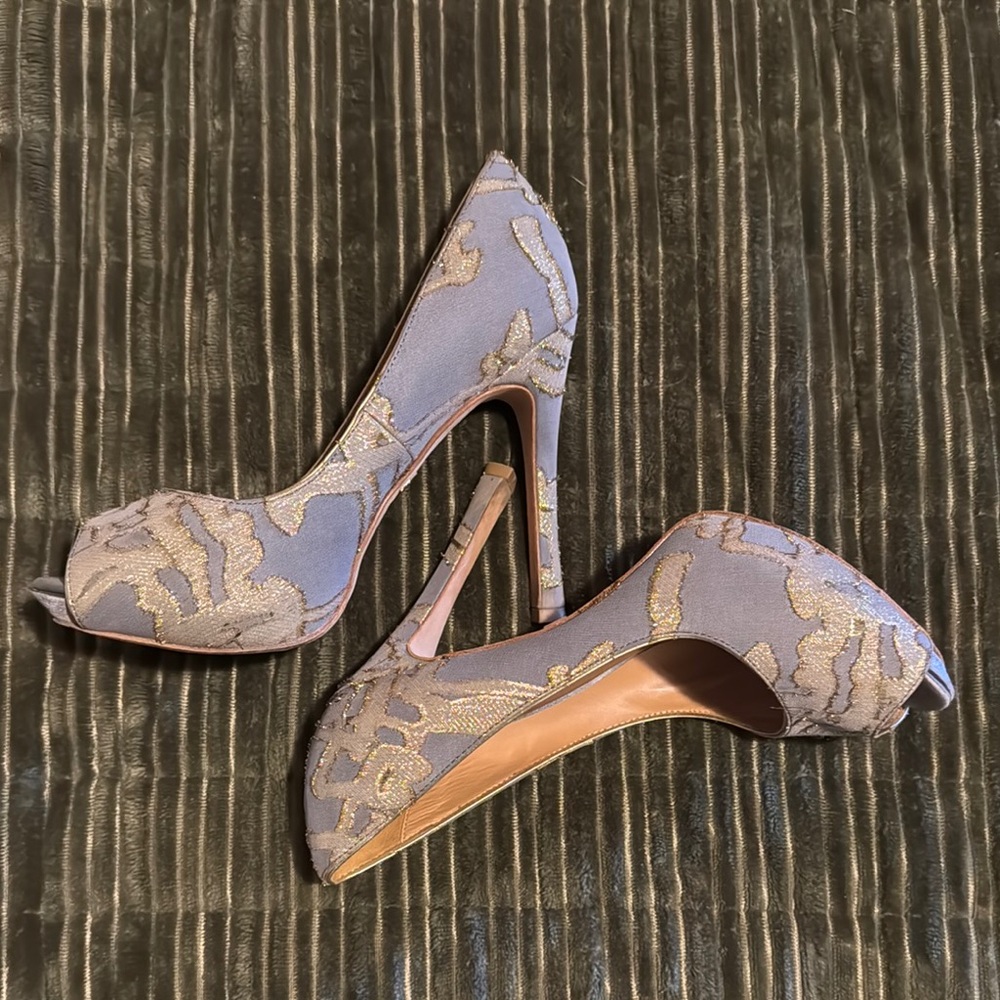 Badgley Mischka Gold and Gray Peep Toe Heels